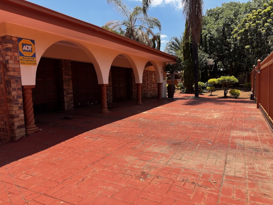 5 Bedroom Property for Sale in Ninapark Gauteng