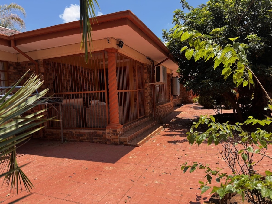 5 Bedroom Property for Sale in Ninapark Gauteng