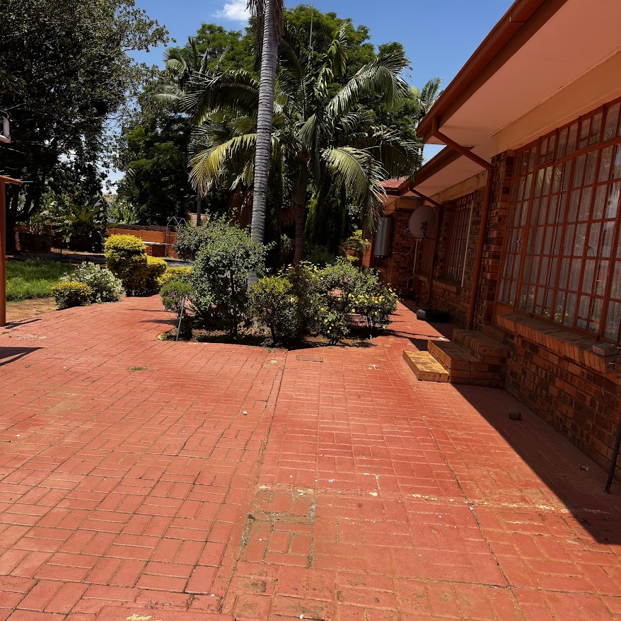 5 Bedroom Property for Sale in Ninapark Gauteng