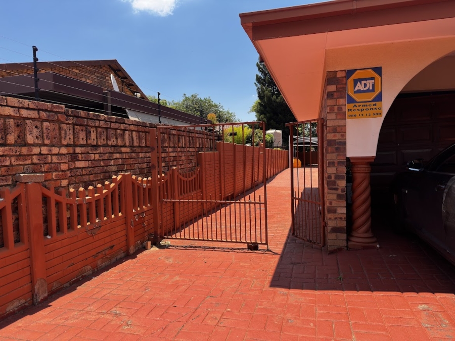 5 Bedroom Property for Sale in Ninapark Gauteng