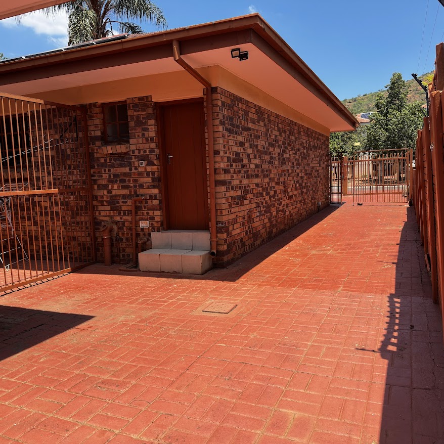 5 Bedroom Property for Sale in Ninapark Gauteng