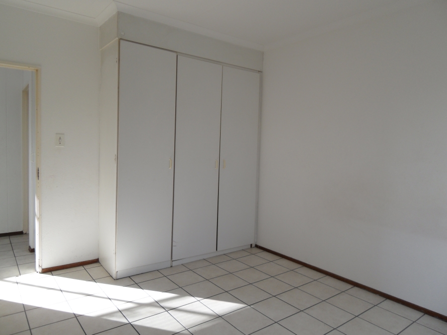 To Let 1 Bedroom Property for Rent in Rembrandt Park Gauteng