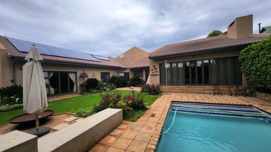 5 Bedroom Property for Sale in Eldoraigne Gauteng
