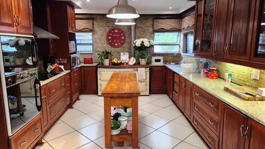 5 Bedroom Property for Sale in Eldoraigne Gauteng