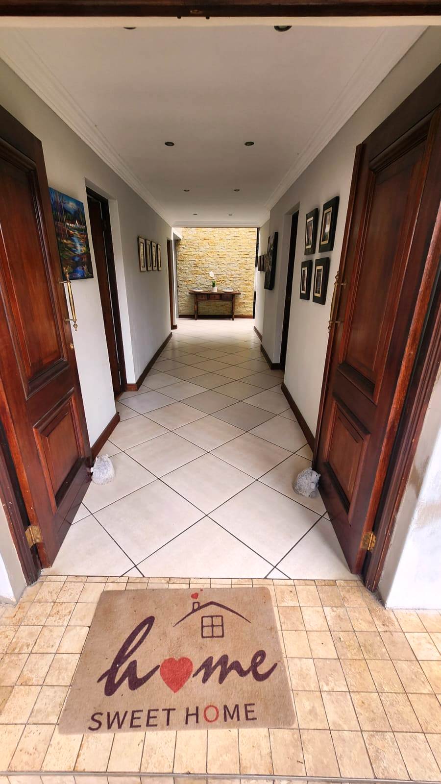 5 Bedroom Property for Sale in Eldoraigne Gauteng