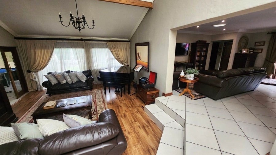 5 Bedroom Property for Sale in Eldoraigne Gauteng