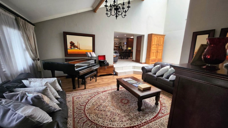 5 Bedroom Property for Sale in Eldoraigne Gauteng