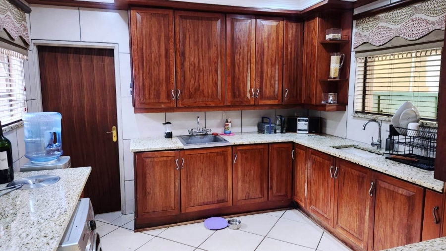 5 Bedroom Property for Sale in Eldoraigne Gauteng