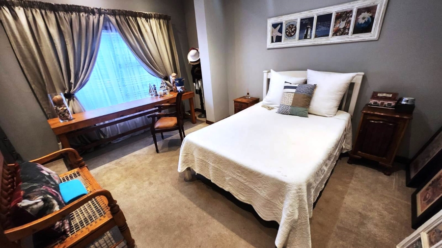 5 Bedroom Property for Sale in Eldoraigne Gauteng