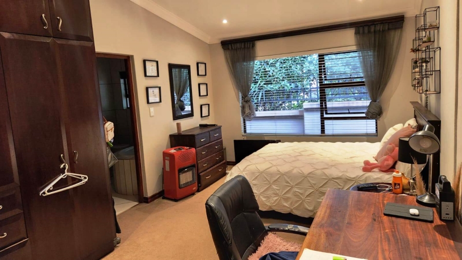 5 Bedroom Property for Sale in Eldoraigne Gauteng