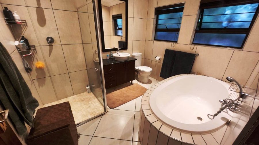 5 Bedroom Property for Sale in Eldoraigne Gauteng