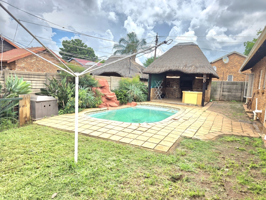 3 Bedroom Property for Sale in Heuweloord Gauteng