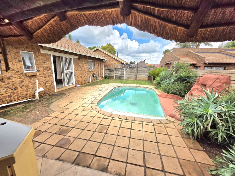 3 Bedroom Property for Sale in Heuweloord Gauteng