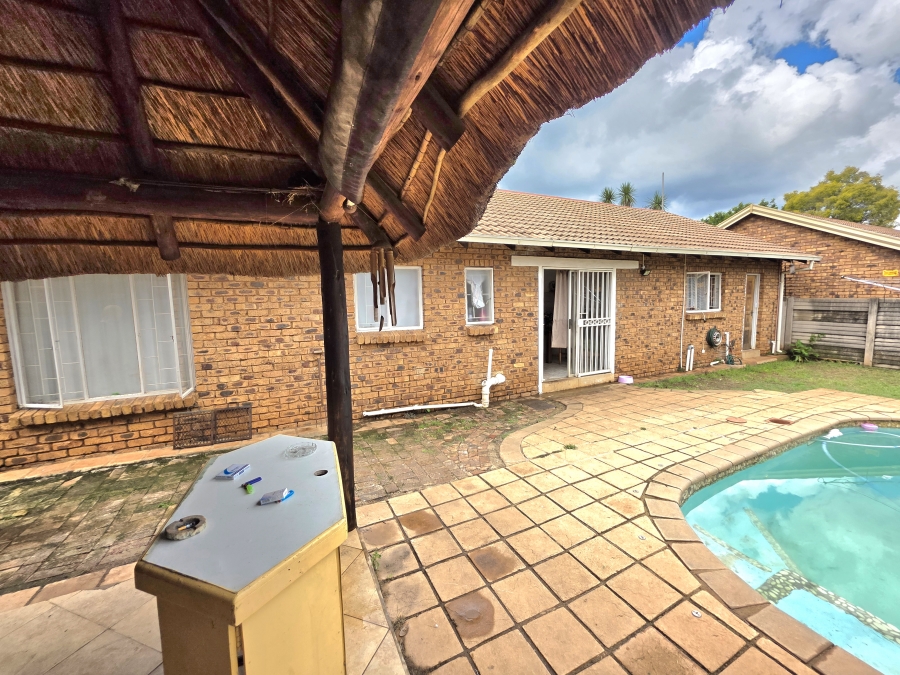 3 Bedroom Property for Sale in Heuweloord Gauteng