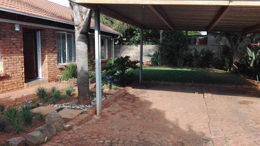 3 Bedroom Property for Sale in Heuweloord Gauteng