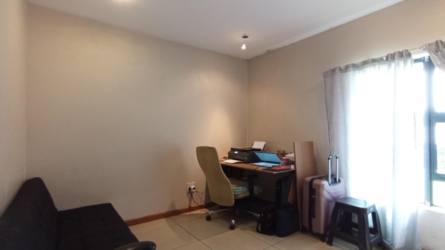 2 Bedroom Property for Sale in Rooihuiskraal North Gauteng