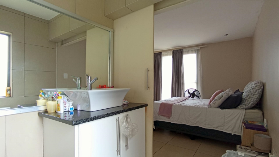 2 Bedroom Property for Sale in Rooihuiskraal North Gauteng