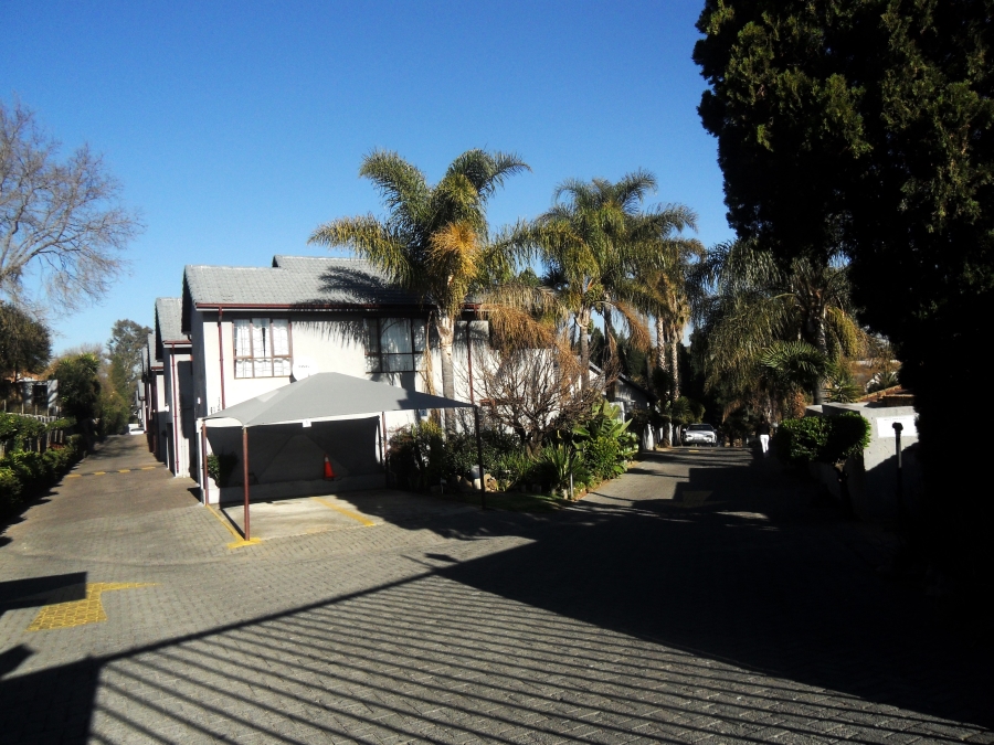 2 Bedroom Property for Sale in Corlett Gardens Gauteng