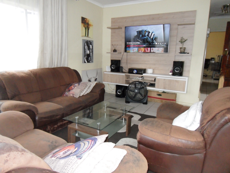 2 Bedroom Property for Sale in Corlett Gardens Gauteng
