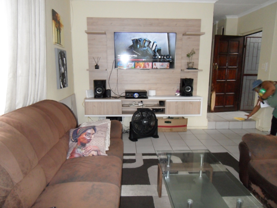 2 Bedroom Property for Sale in Corlett Gardens Gauteng