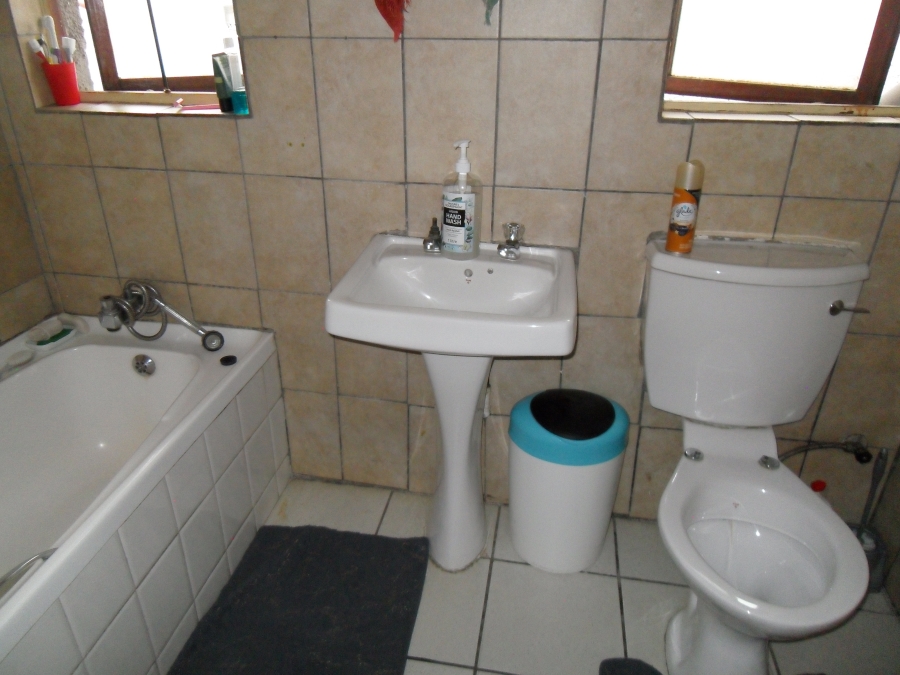 2 Bedroom Property for Sale in Corlett Gardens Gauteng