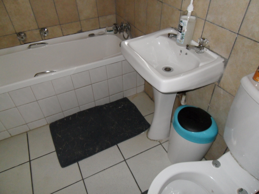 2 Bedroom Property for Sale in Corlett Gardens Gauteng