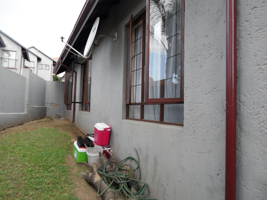 2 Bedroom Property for Sale in Corlett Gardens Gauteng