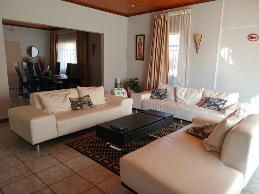 3 Bedroom Property for Sale in Kew Gauteng