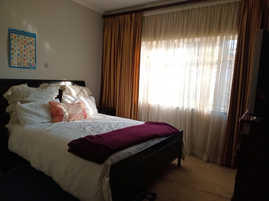 3 Bedroom Property for Sale in Kew Gauteng