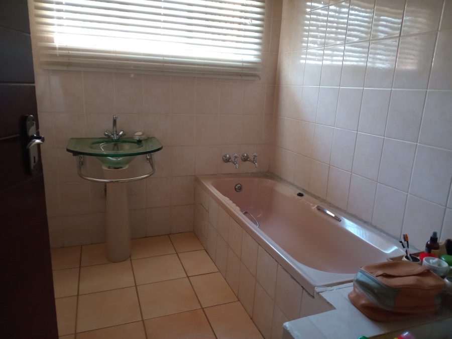3 Bedroom Property for Sale in Kew Gauteng