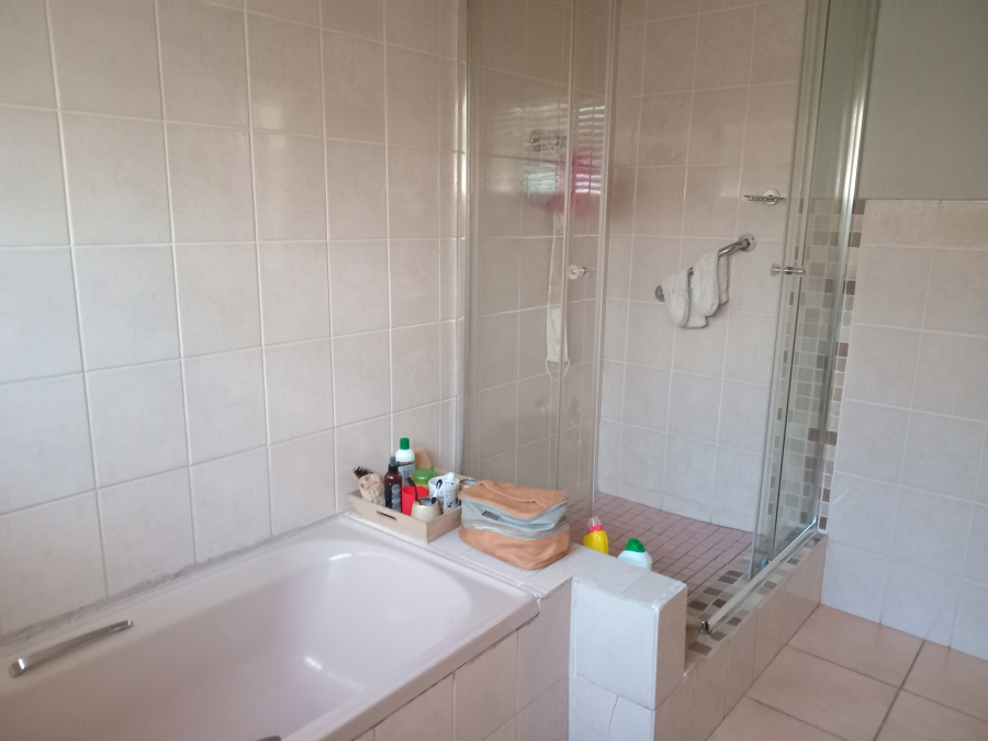 3 Bedroom Property for Sale in Kew Gauteng