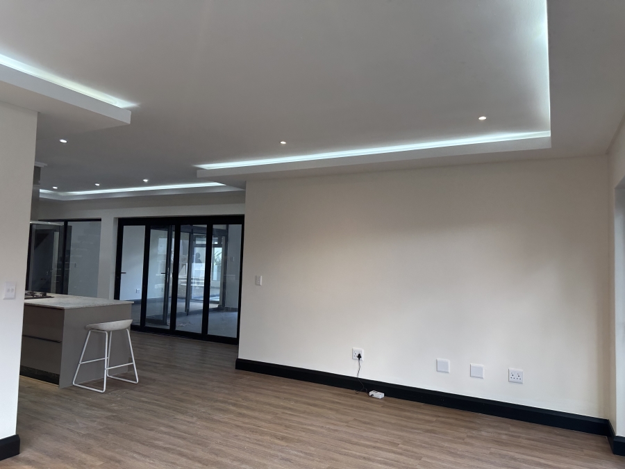 To Let 4 Bedroom Property for Rent in Bryanston Gauteng