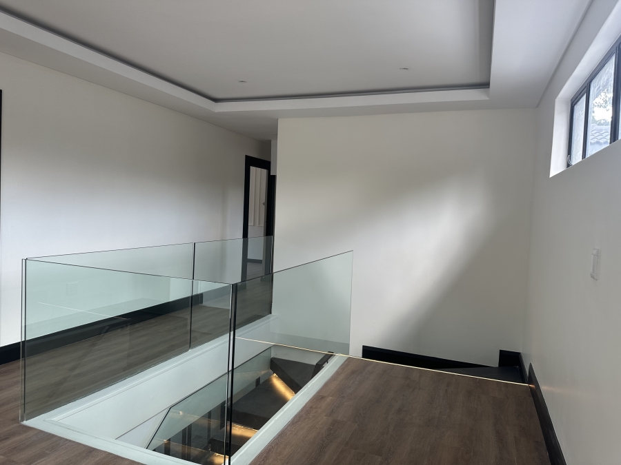 To Let 4 Bedroom Property for Rent in Bryanston Gauteng