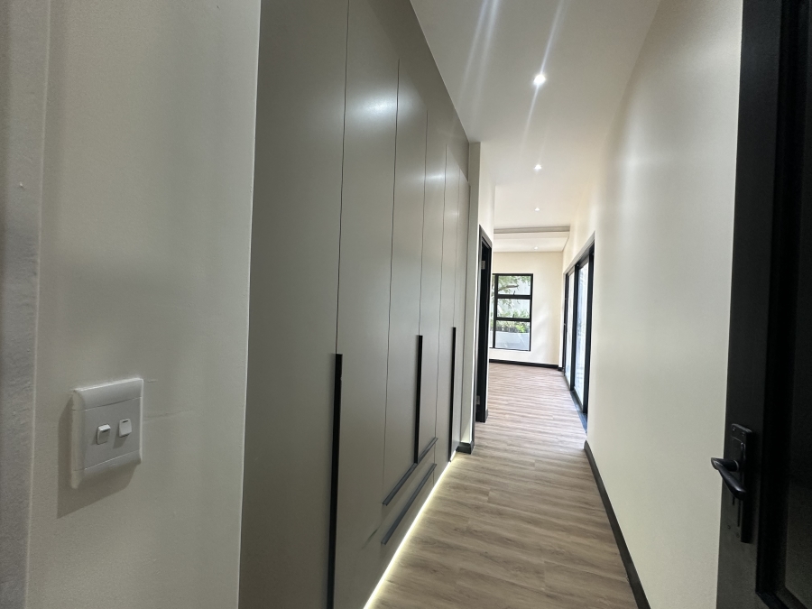 To Let 4 Bedroom Property for Rent in Bryanston Gauteng