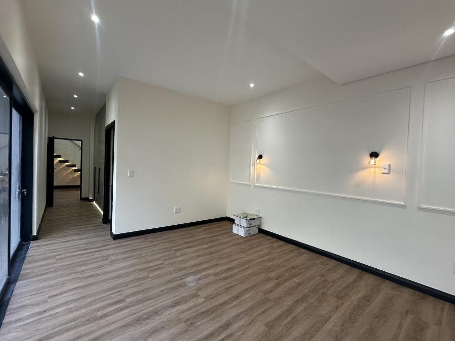 To Let 4 Bedroom Property for Rent in Bryanston Gauteng