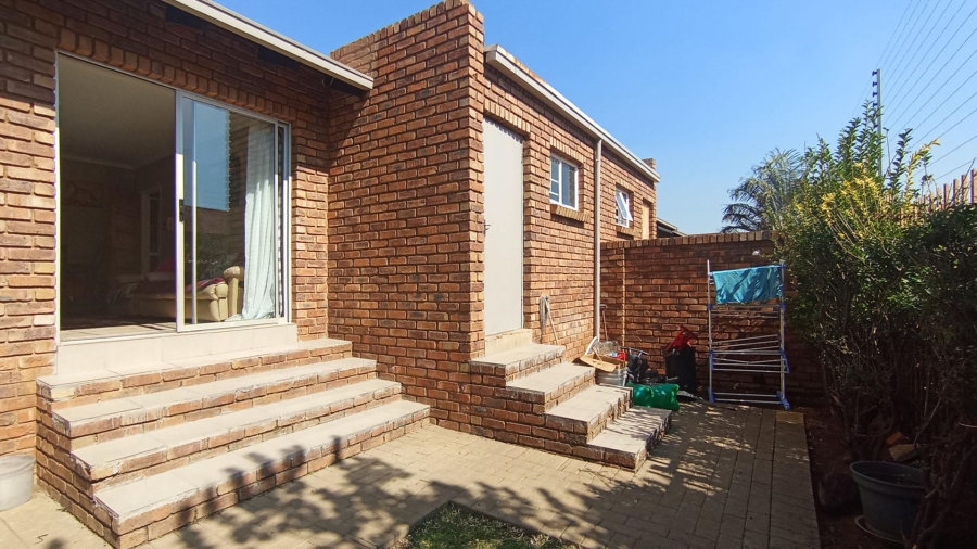 2 Bedroom Property for Sale in Amberfield Gauteng