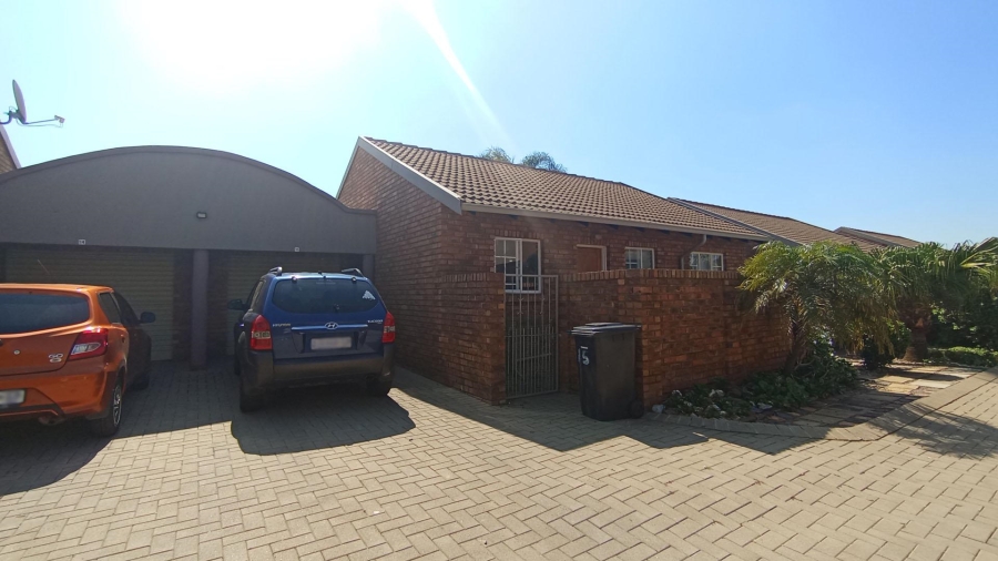 2 Bedroom Property for Sale in Amberfield Gauteng