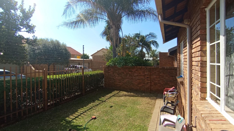 2 Bedroom Property for Sale in Amberfield Gauteng