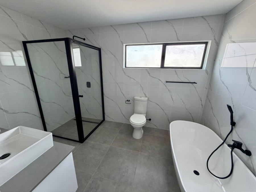 4 Bedroom Property for Sale in Thatchfield Hills Gauteng