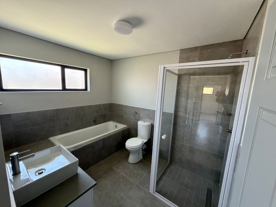 4 Bedroom Property for Sale in Thatchfield Hills Gauteng