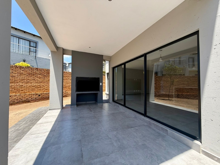 4 Bedroom Property for Sale in Thatchfield Hills Gauteng