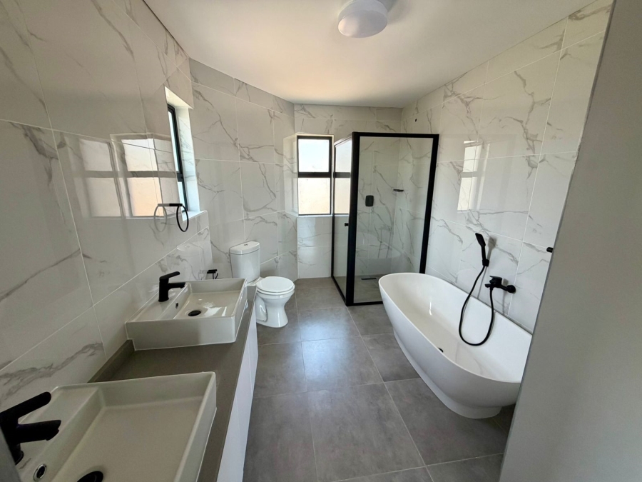 4 Bedroom Property for Sale in Thatchfield Estate Gauteng