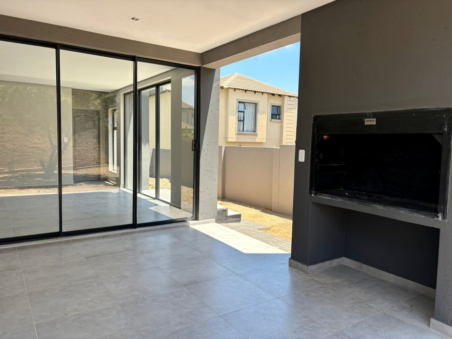 4 Bedroom Property for Sale in Thatchfield Estate Gauteng