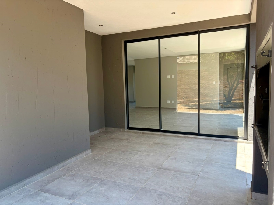 4 Bedroom Property for Sale in Thatchfield Estate Gauteng