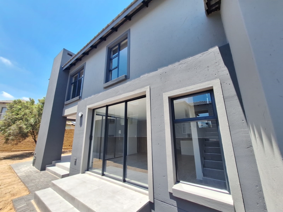 4 Bedroom Property for Sale in Thatchfield Estate Gauteng