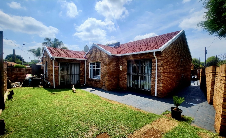 3 Bedroom Property for Sale in Rooihuiskraal North Gauteng