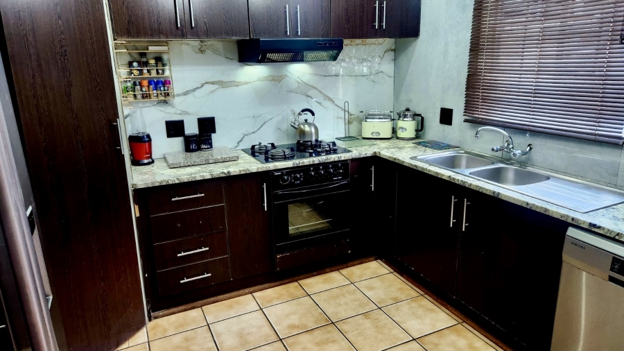 3 Bedroom Property for Sale in Rooihuiskraal North Gauteng