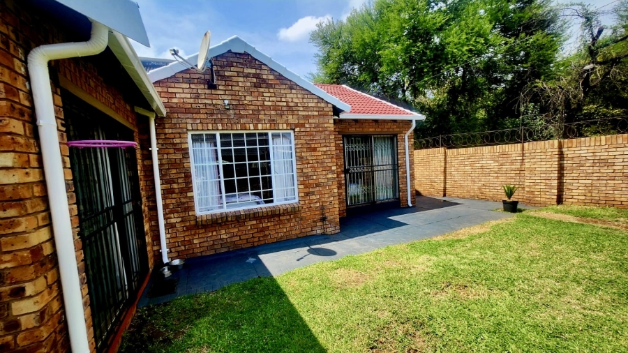 3 Bedroom Property for Sale in Rooihuiskraal North Gauteng