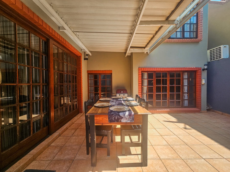 3 Bedroom Property for Sale in Faerie Glen Gauteng