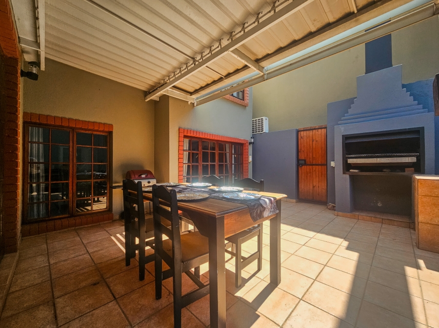 3 Bedroom Property for Sale in Faerie Glen Gauteng